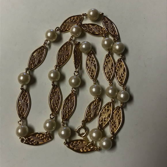 Vintage necklace faux pearls gold tone metal chain - Picture 4 of 8